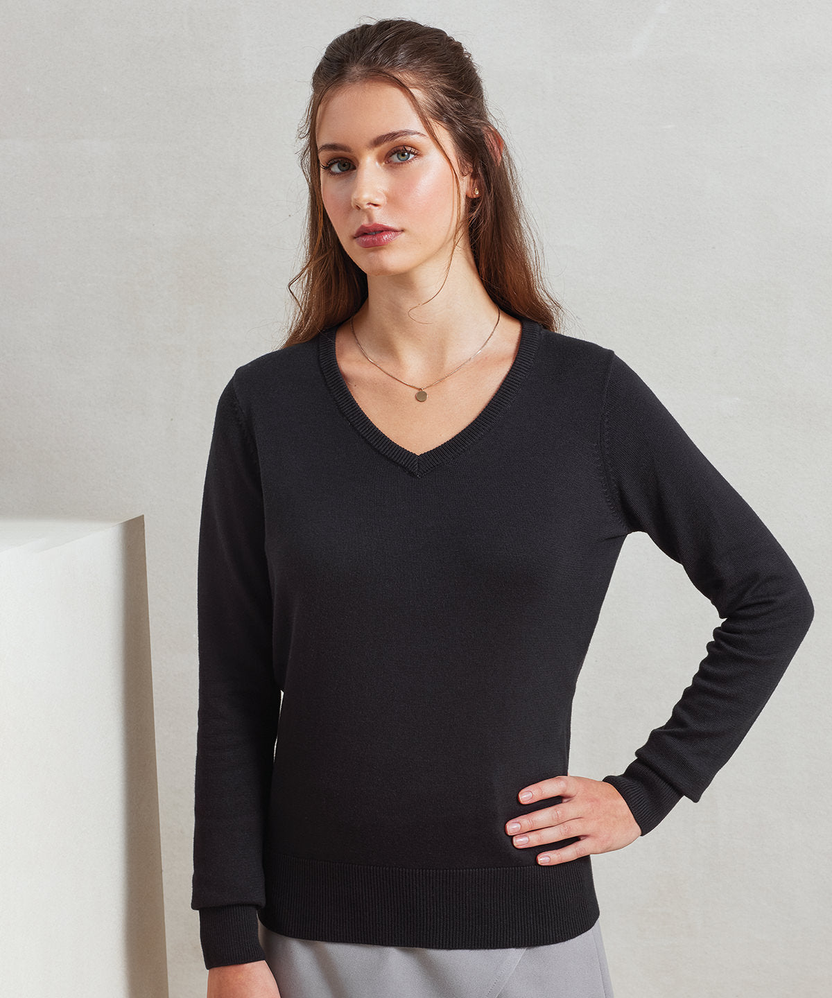 Women's v-neck knitted sweater